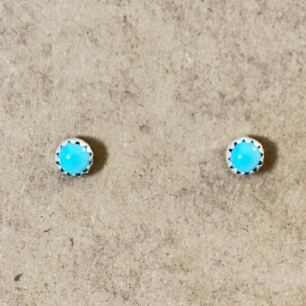 925 SS – Navajo small round Blue sleeping, beauty turquoise stud earrings - Picture 11 of 12